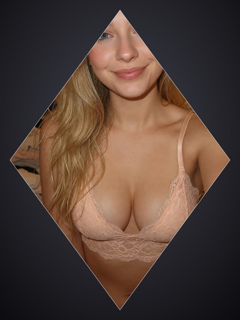 Wavy blonde blue eyes selfie