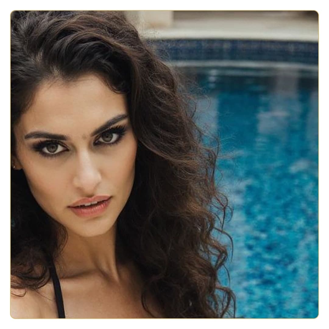 Curvy latina poolside close-up