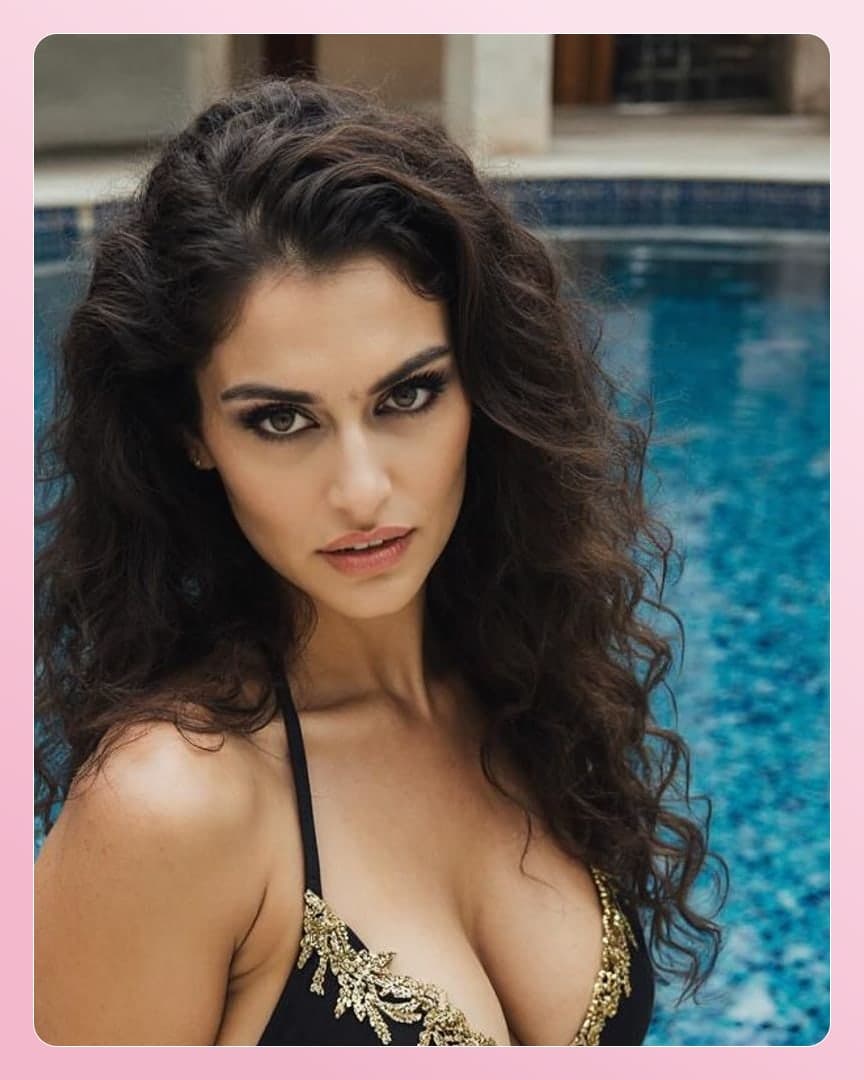 Poolside black bikini cleavage selfie