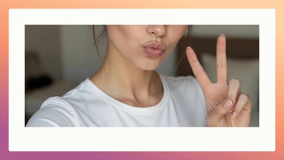 Bedroom selfie duck face peace sign