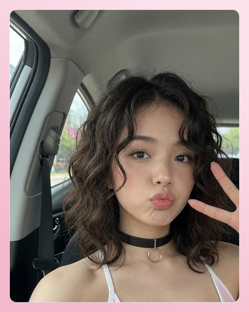 Car selfie peace sign duck face
