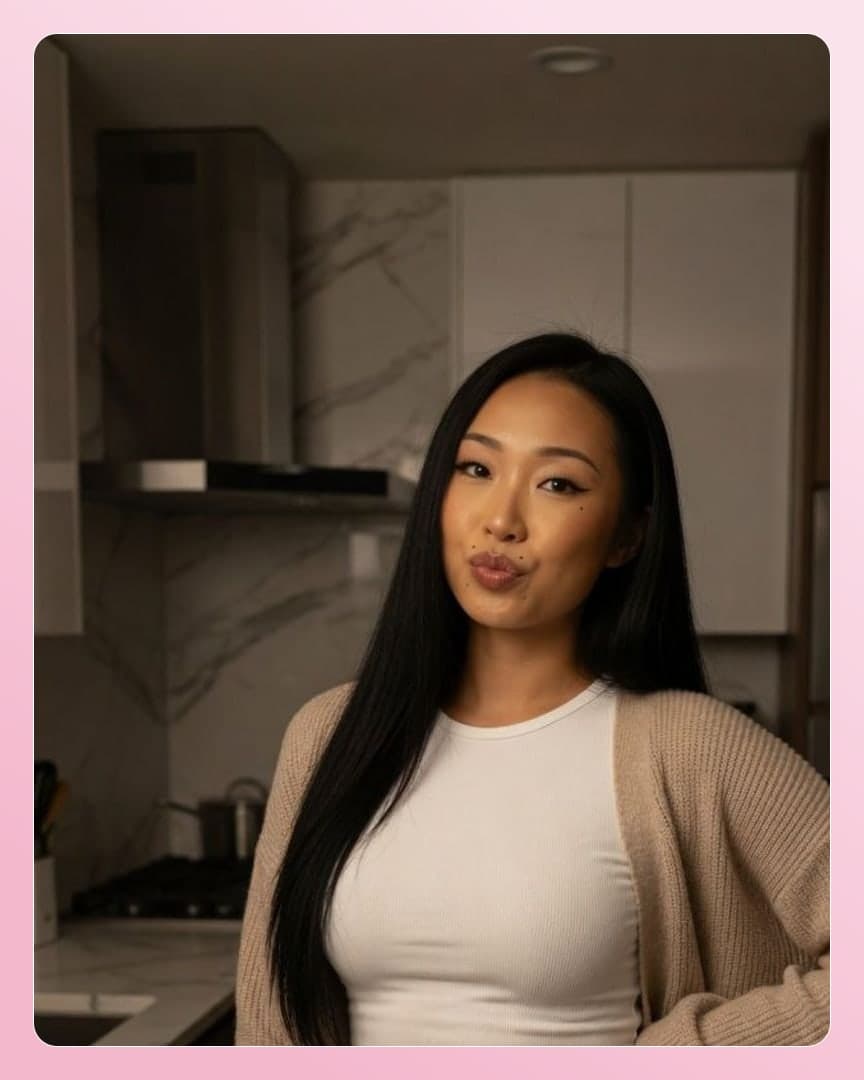 Kitchen pout in ribbed tank