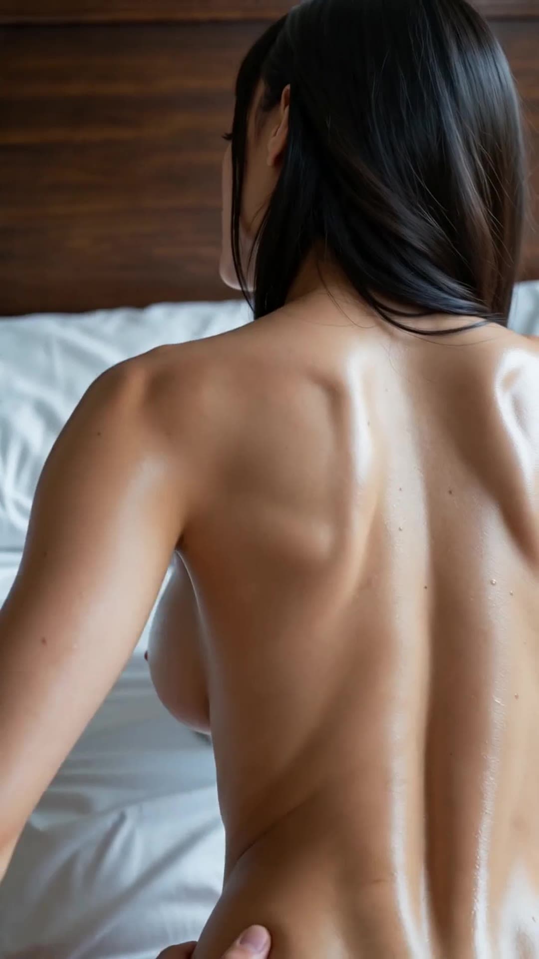 Topless curvy babe on bed looking back