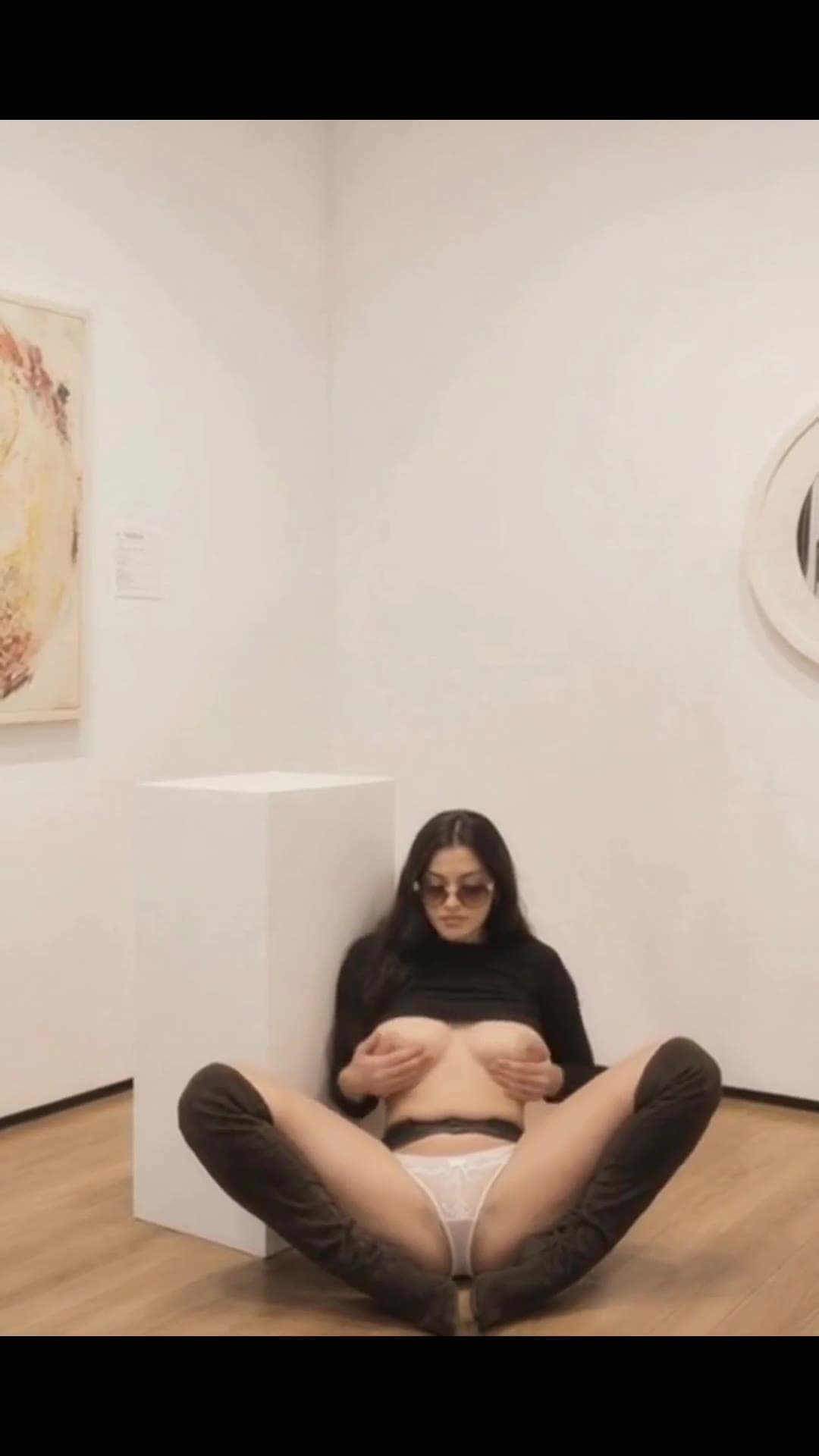 Curvy ebony topless on gallery floor